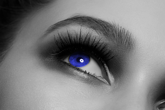 Farbe im Auge